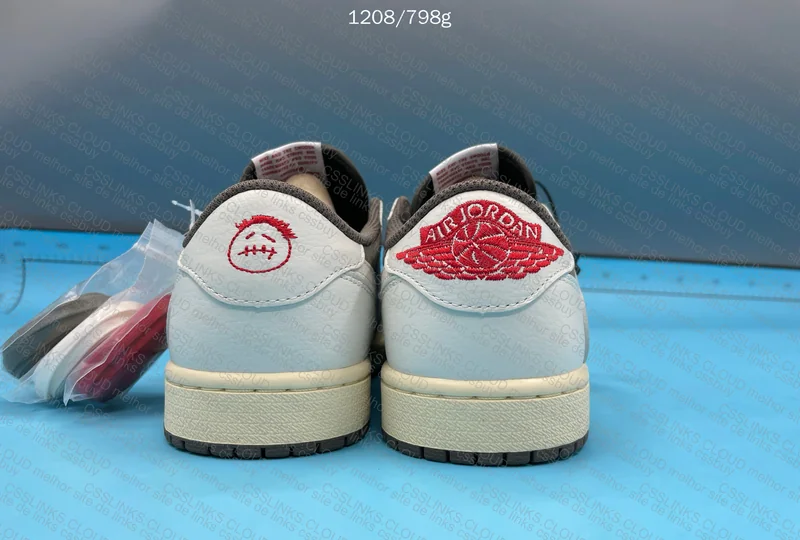nike travis scott 4