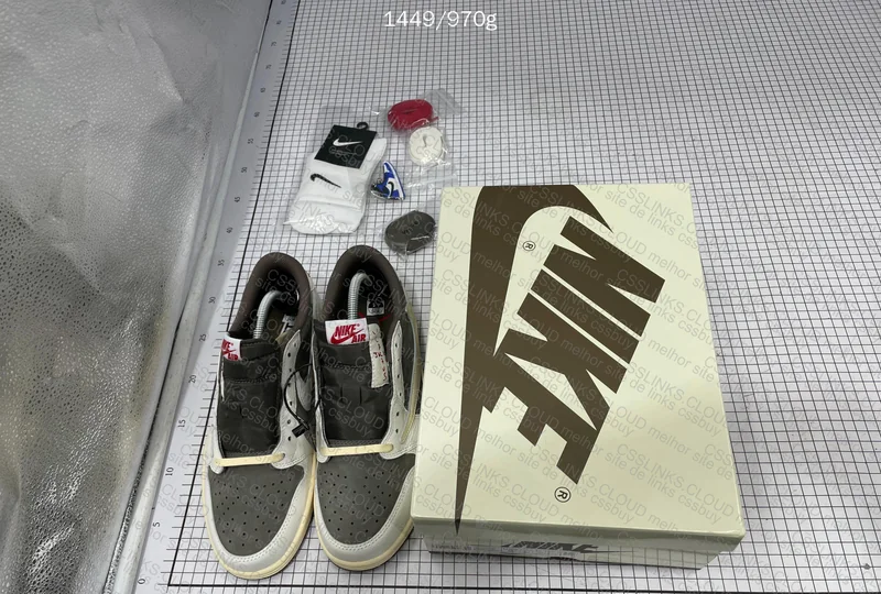 Nike Travis Scott - AJ1 Mocha 8