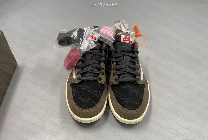 Nike travis scott dark mocha 2
