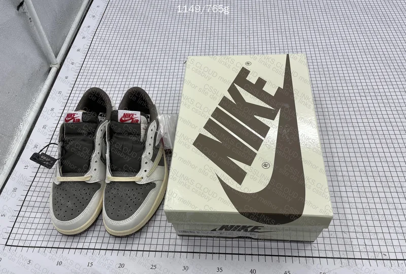 Nike Travis Scott x Air Jordan 1 Low Reverse Mocha 10