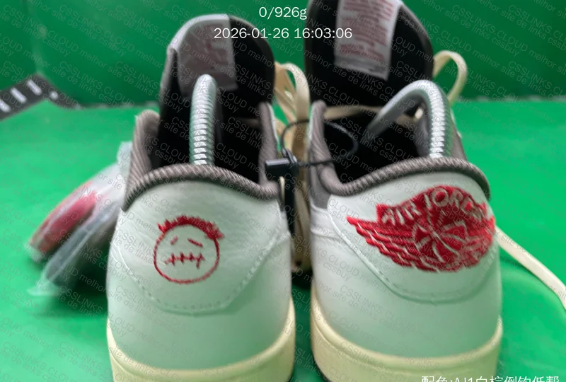 Nike - Travis Scott x Air Jordan 1 Low Reverse Mocha