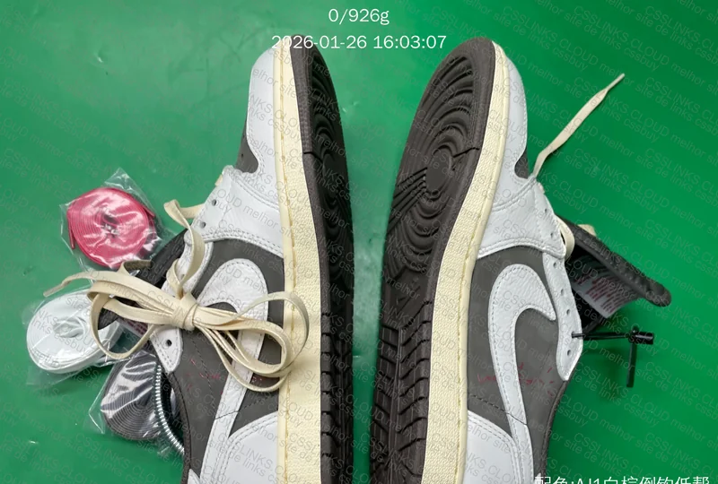 Nike - Travis Scott x Air Jordan 1 Low Reverse Mocha 2