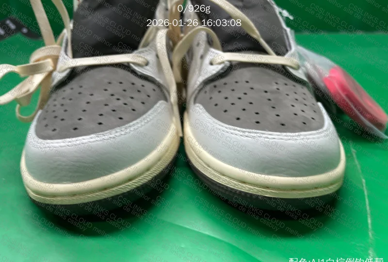 Nike - Travis Scott x Air Jordan 1 Low Reverse Mocha 3