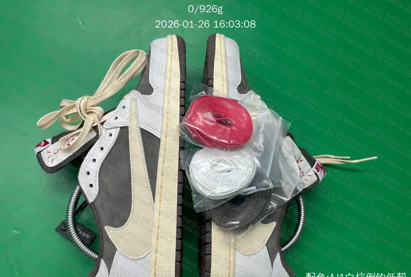 Nike - Travis Scott x Air Jordan 1 Low Reverse Mocha 4