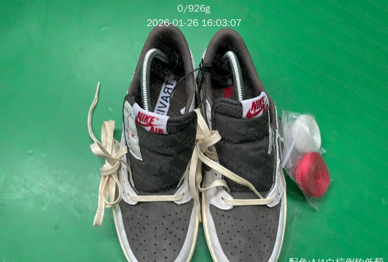 Nike - Travis Scott x Air Jordan 1 Low Reverse Mocha 7