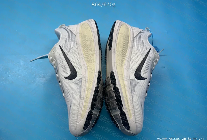 Nike Vomero 4