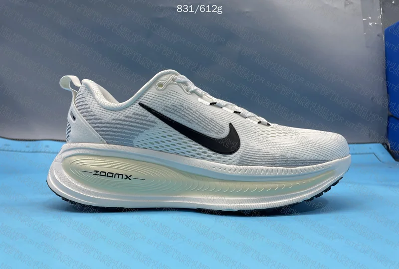 NIKE VOMERO 18 - 129Y 3