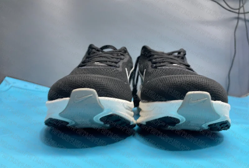 Nike Vomero 18 Black and White 2