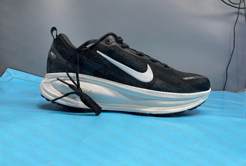 Nike Vomero 18 Black and White 5