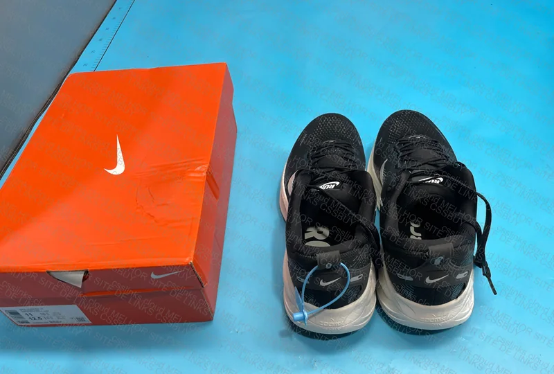 Nike Vomero 18 Black and White 7
