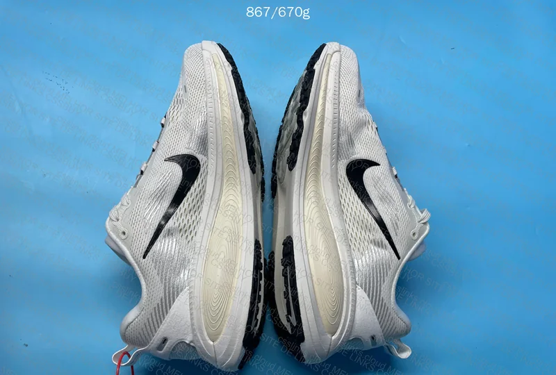 Nike Vomero 18 (OVO Snkrs) 3