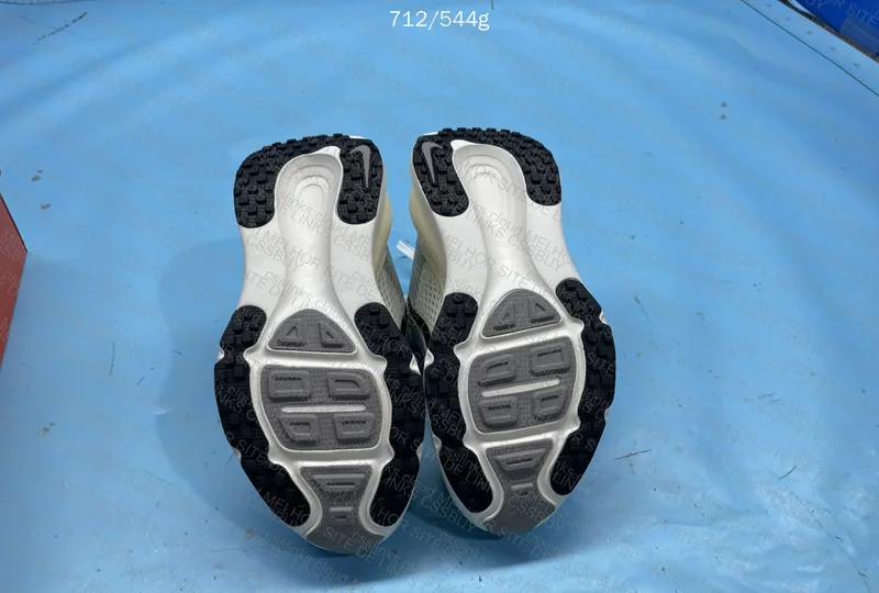 Nike Vomero 18 for Queen 9