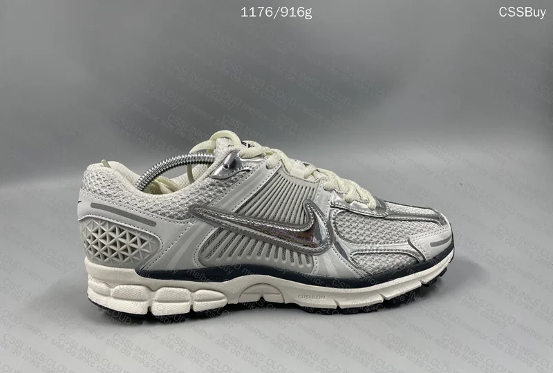 Nike Vomero 5 4