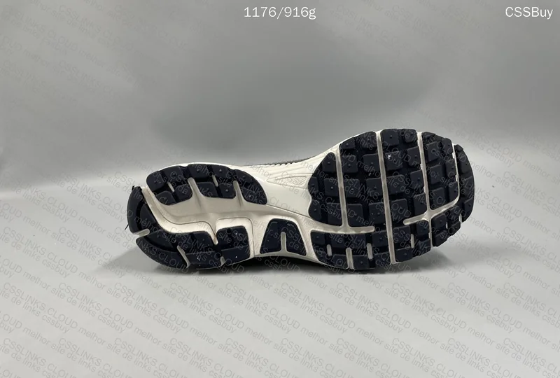 Nike Vomero 5 8