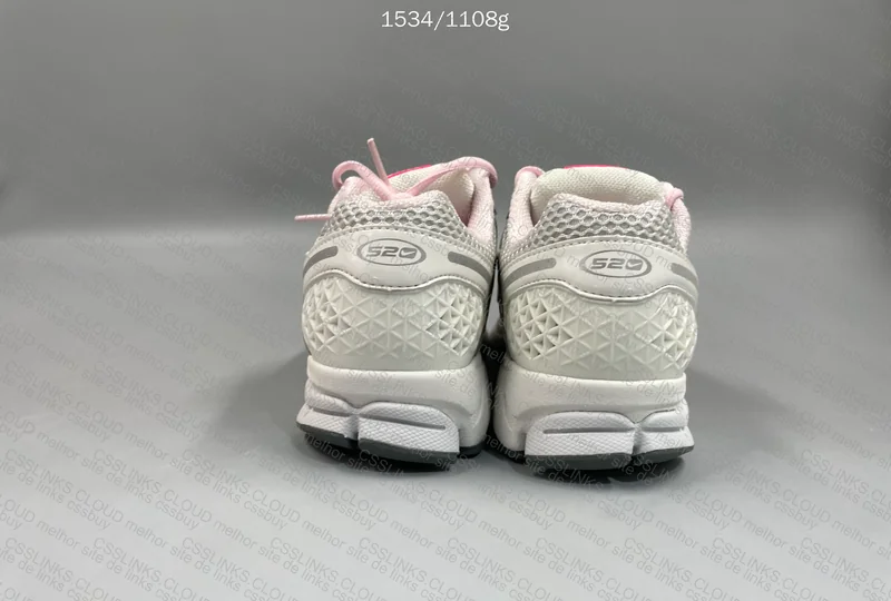 NIKE VOMERO 5 6