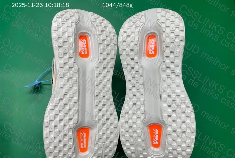 Nike Vomero Premium Customer