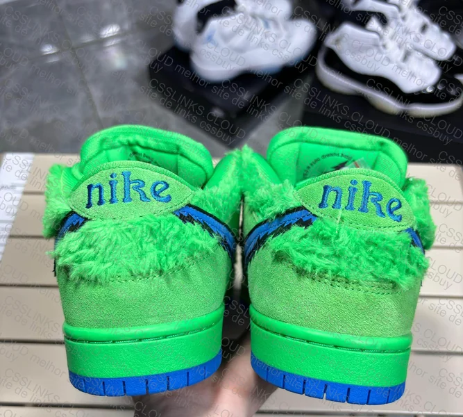 NIKE X GRATEFUL DEAD - SB DUNK LOW "GREEN BEAR" 6