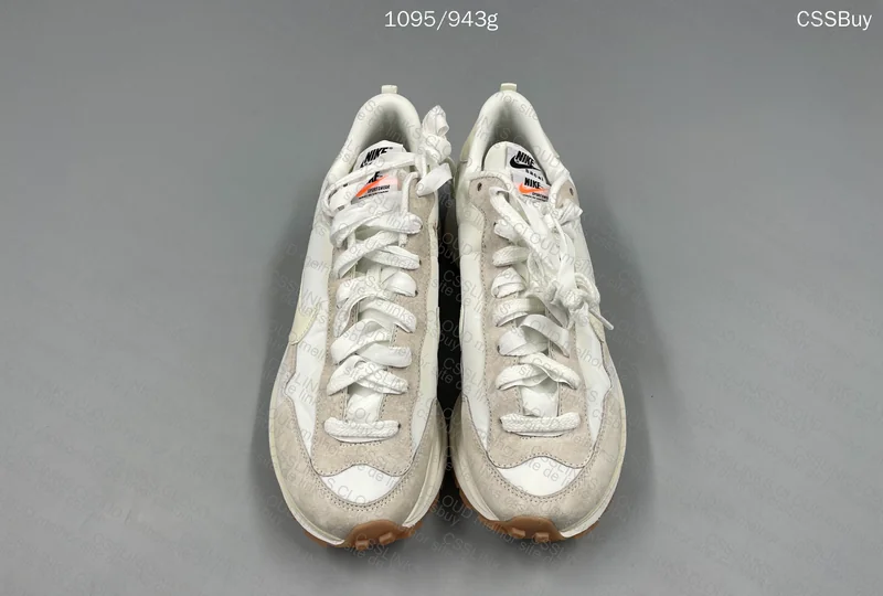 NIKE x SACAI - Vaporwaffle "Sail Gum" 3