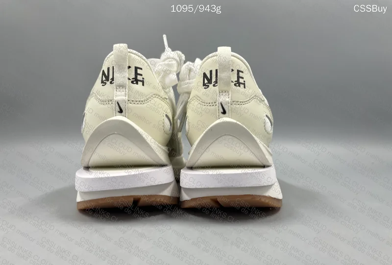 NIKE x SACAI - Vaporwaffle "Sail Gum" 5
