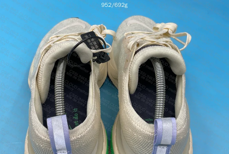 Nike ZOOMX INVINCIBLE 3 10