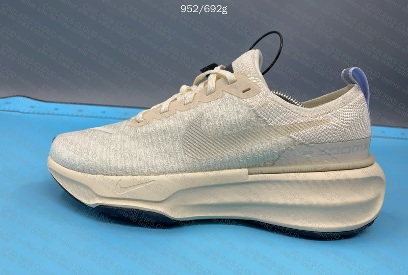Nike ZOOMX INVINCIBLE 3 2