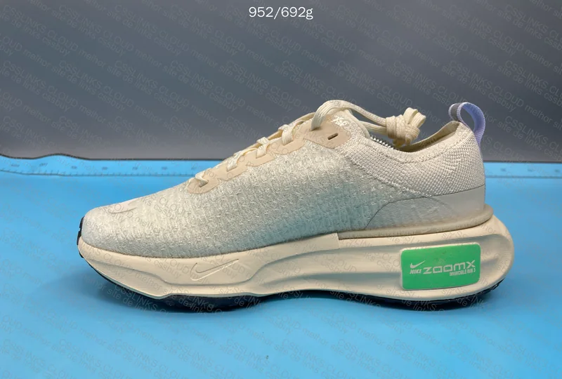 Nike ZOOMX INVINCIBLE 3 6