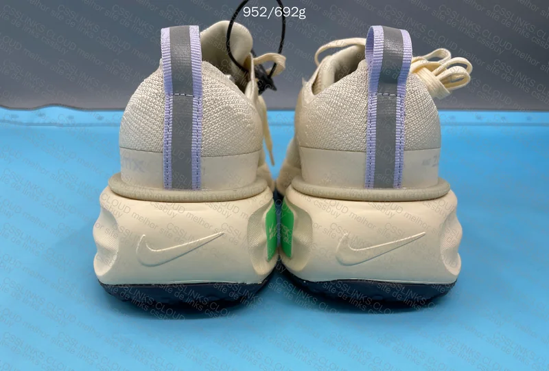 Nike ZOOMX INVINCIBLE 3 7