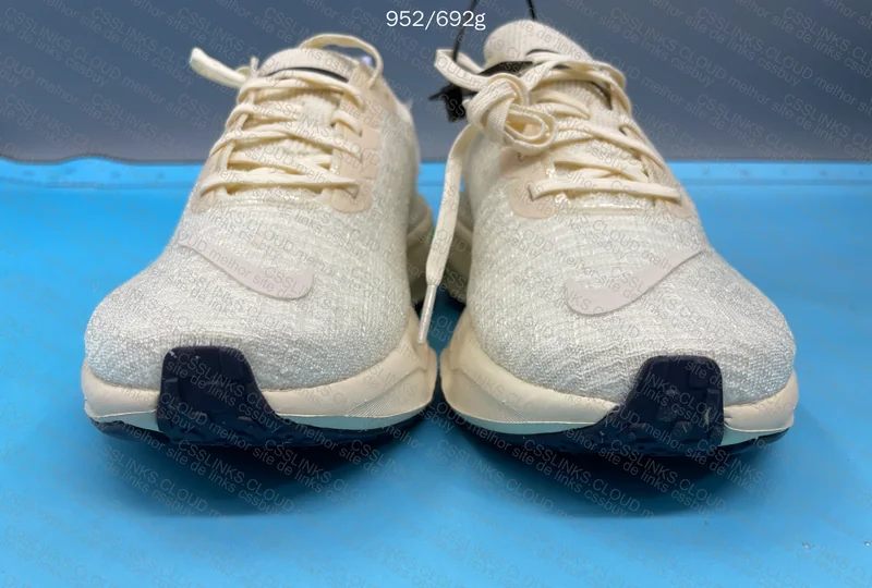 Nike ZOOMX INVINCIBLE 3 8