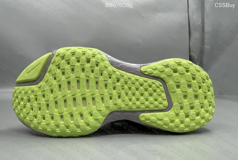 Nike ZoomX Invincible Run Flyknit 3 6
