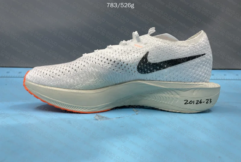 Nike ZoomX Vaporfly NEXT% 3 2