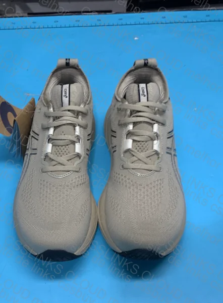 • Name: Asics Nimbus26 • Price: 145y • Size: 41BR 4