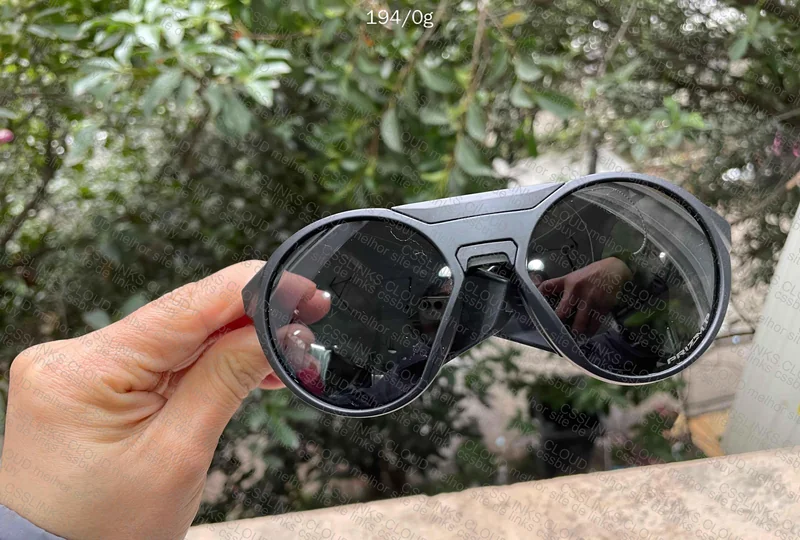 Oakley Clifden 3
