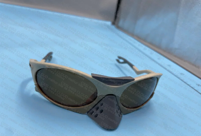oakley plantaris 2