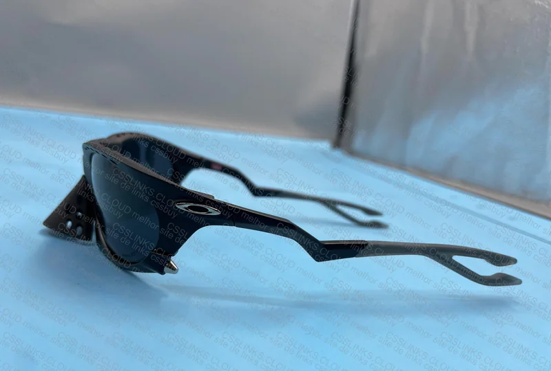 oakley plantaris 6