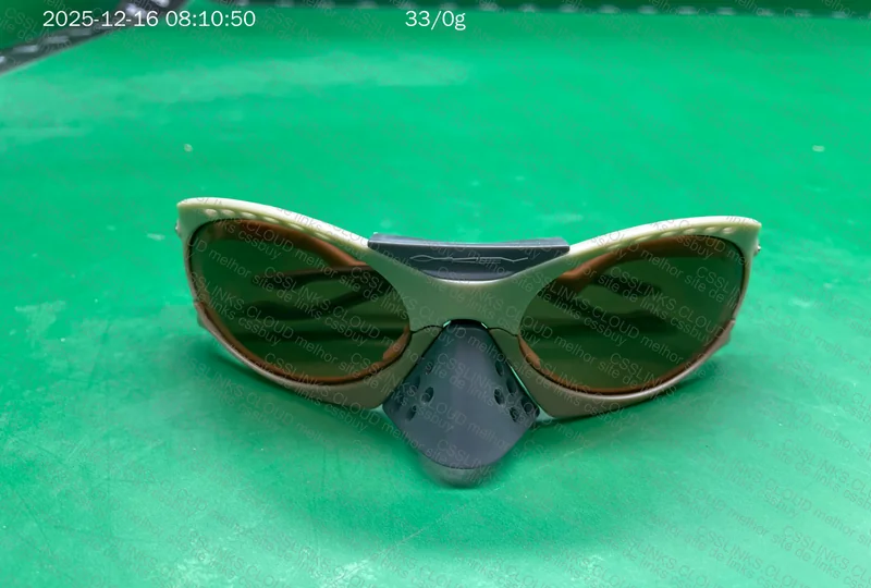 Oakley Plantaris 2