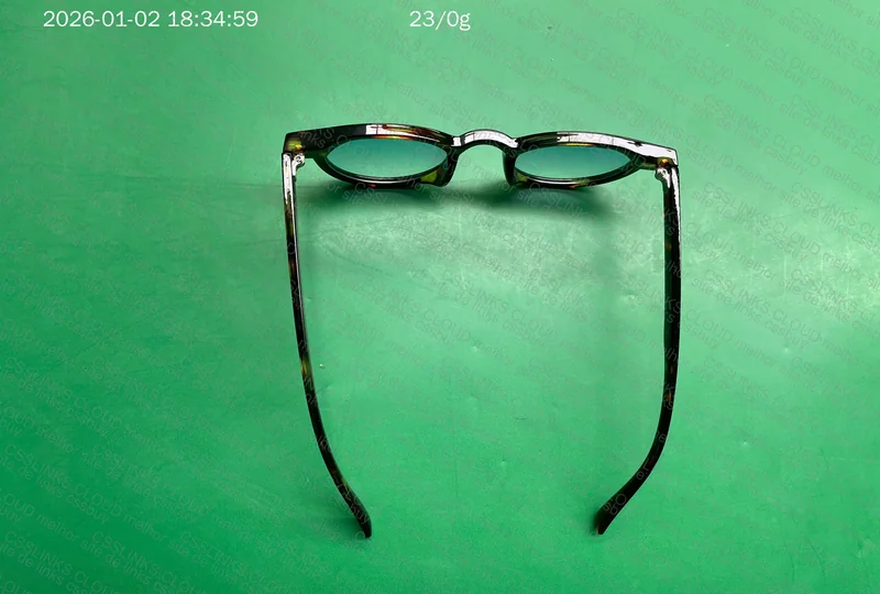 6 Yuan Glasses 3