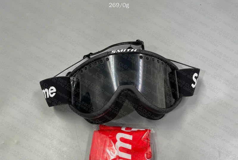Supreme x SMITH Snow Goggles 4