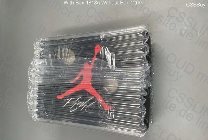 Off-White x Air Jordan 4 4