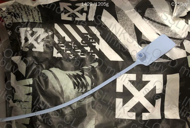 Off-White x Nike Air Force 1 Black 4