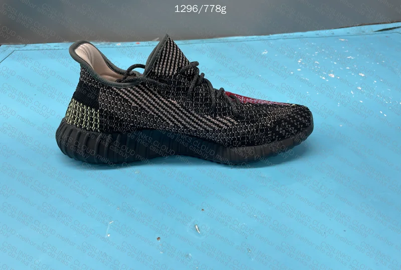 OG BATCH Sale 130y - Yeezy 350v2 Yecheil