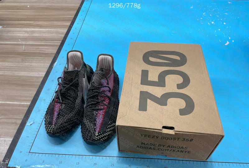 OG BATCH Sale 130y - Yeezy 350v2 Yecheil 3