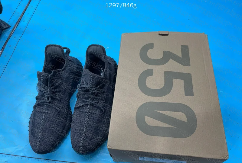 OG BATCH - Yeezy 350v2 Black Reflective FU9007 2