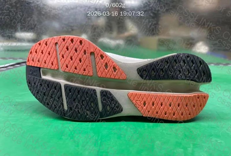 ON Cloudsurfer Max 8