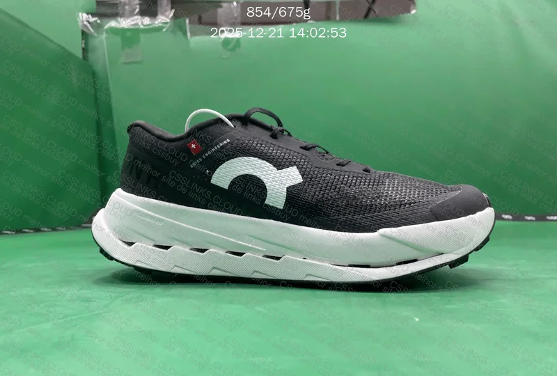 On Cloudultra 3 Pro Black / On Cloudzone White 4
