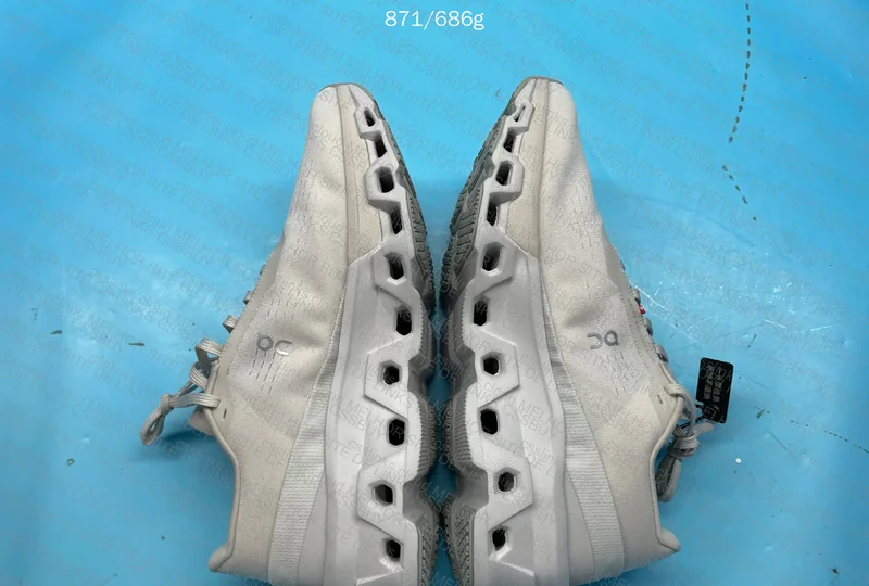 ON GX batch / 200 Y / Size 44 EUR / 871 - 686g