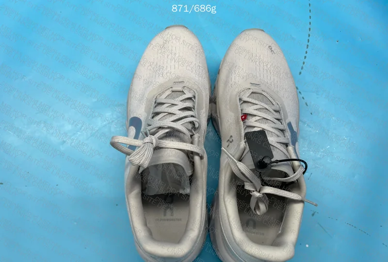 ON GX batch / 200 Y / Size 44 EUR / 871 - 686g 6
