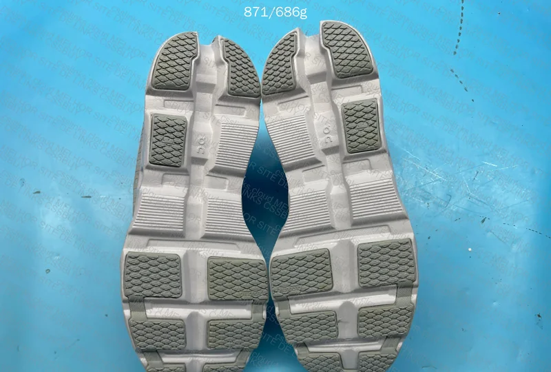 ON GX batch / 200 Y / Size 44 EUR / 871 - 686g 7
