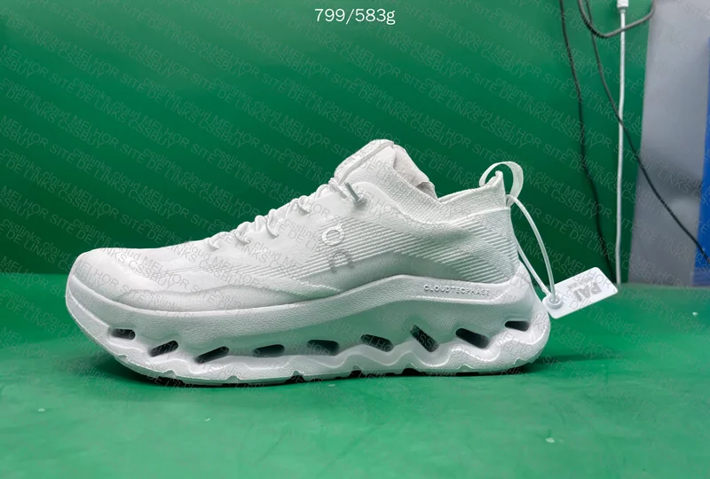 ON X LOEWE White 10