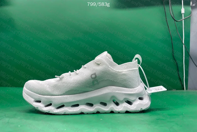 ON X LOEWE White 4
