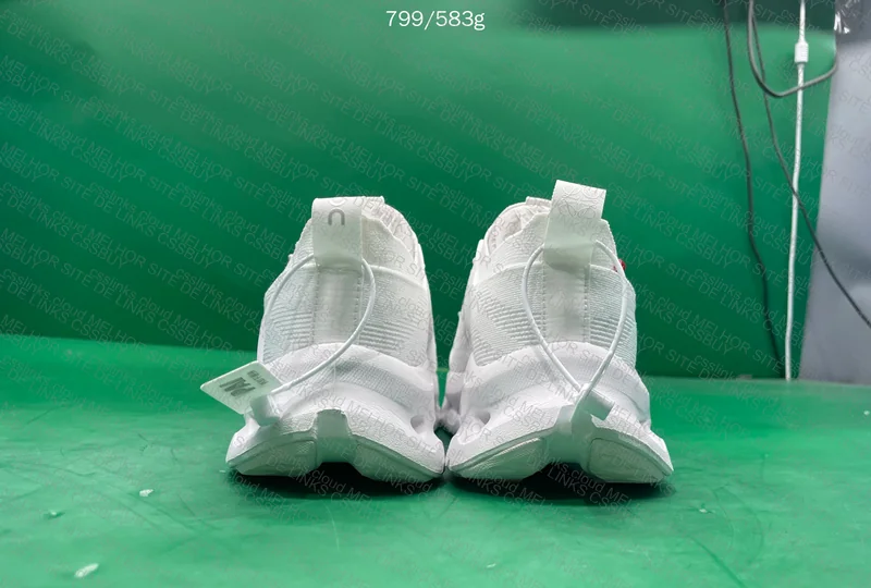 ON X LOEWE White 6